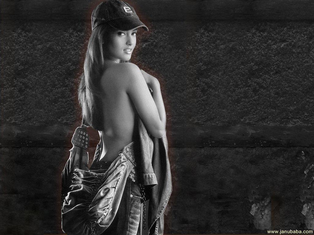 Riya Sen                  by coolman