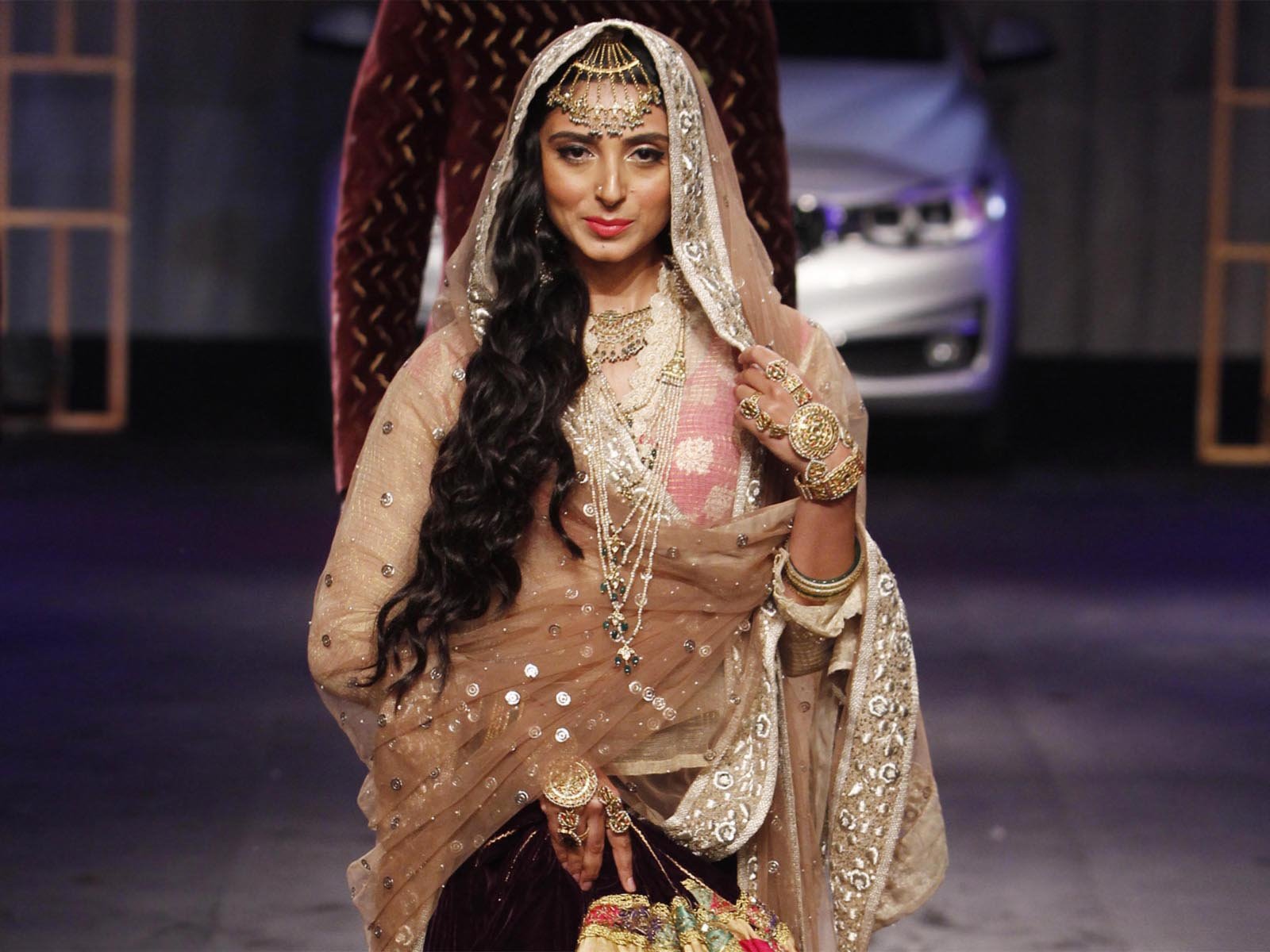 Pernia Qureshi              by coolman