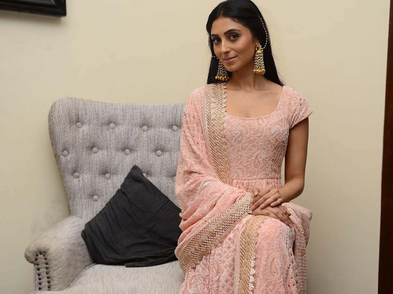 Pernia Qureshi              by coolman