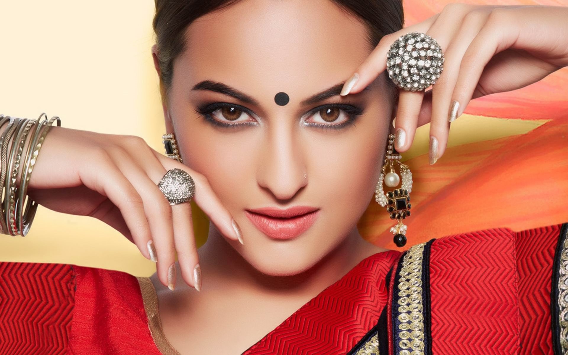 Sonakshi Sinha By Hubbak