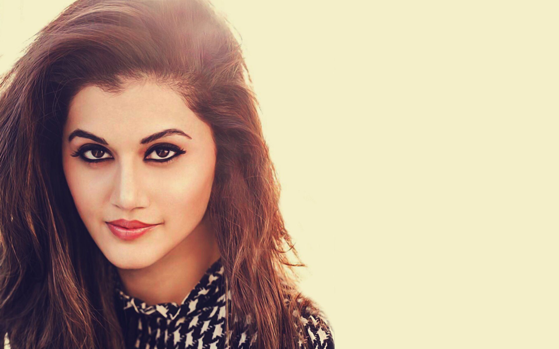 Taapsee Pannu By Hubbak
