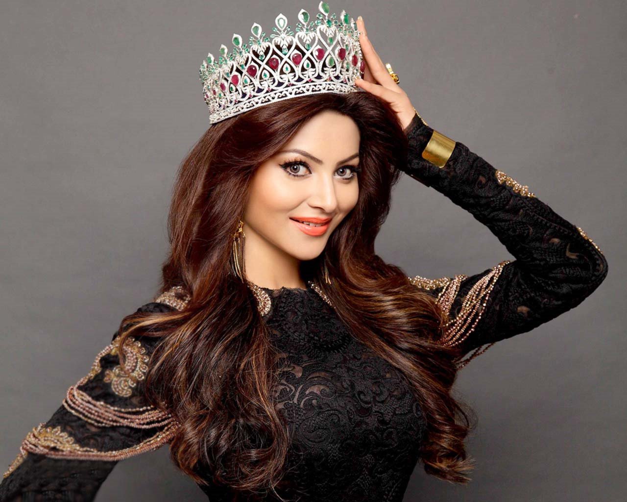 Urvashi Rautela   by coolman