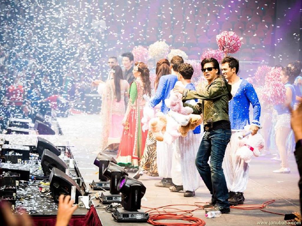 Shahrukh Khan with his Temptation Team