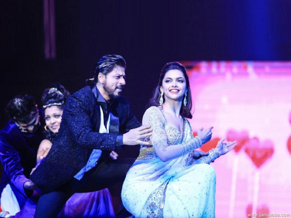 Shahrukh Khan with Deepika Paudkone