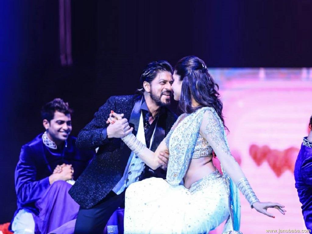 Shahrukh Khan with Deepika Paudkone