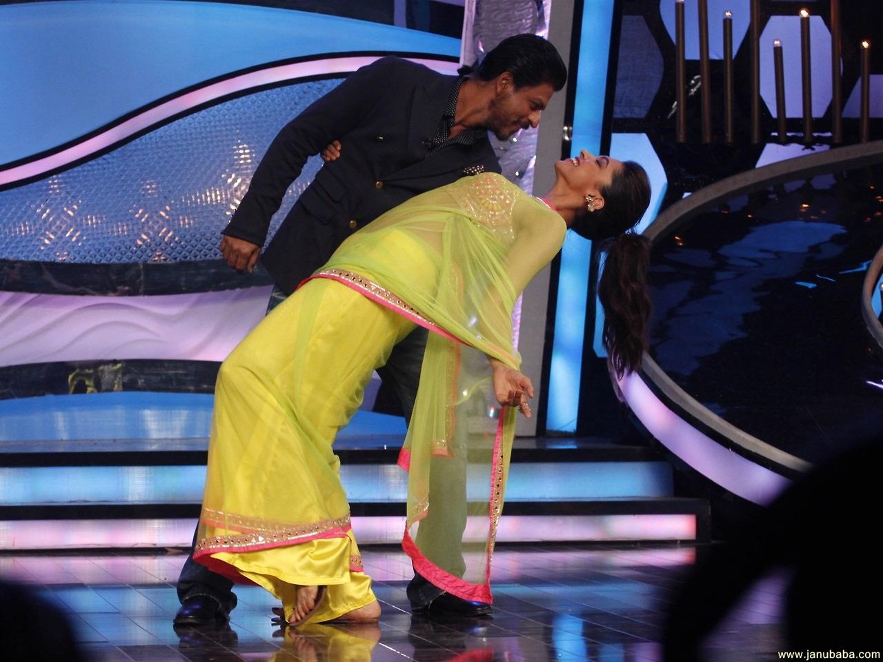 Shahrukh Khan with Deepika Paudkone