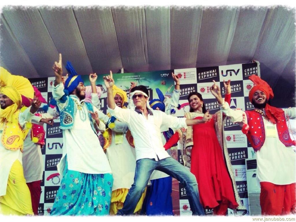 Shahrukh Khan with Deepika Padukone