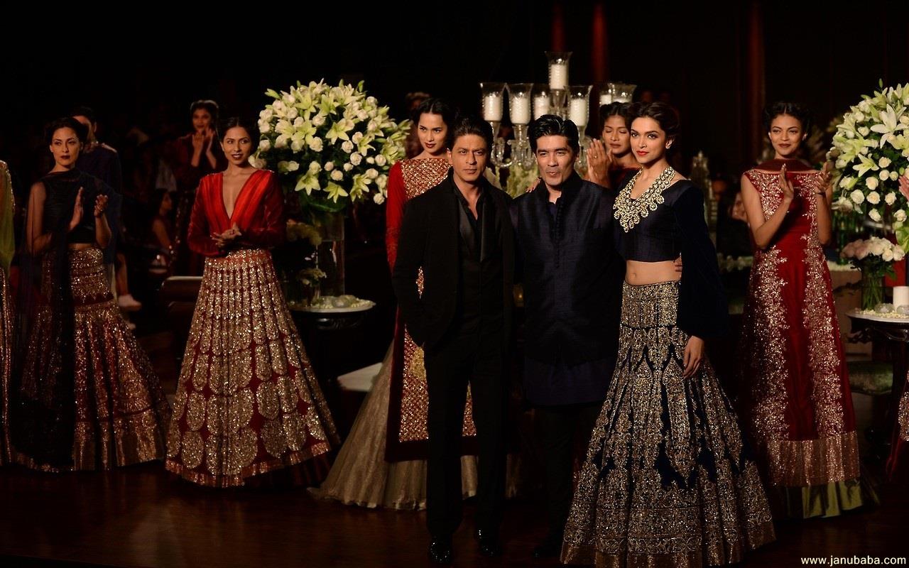 Shahrukh Khan,Deepika Padukone with Manish Malhotra