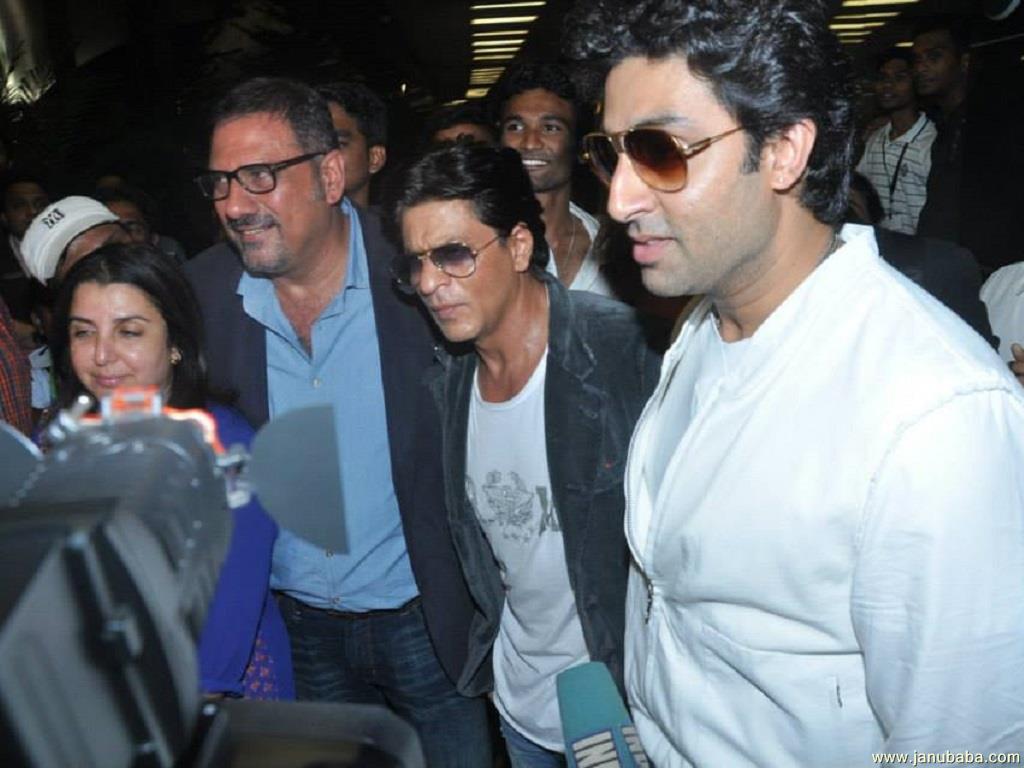 Shahrukh Khan with Farah Khan,Boman Irani and Abhishek Bachchan
