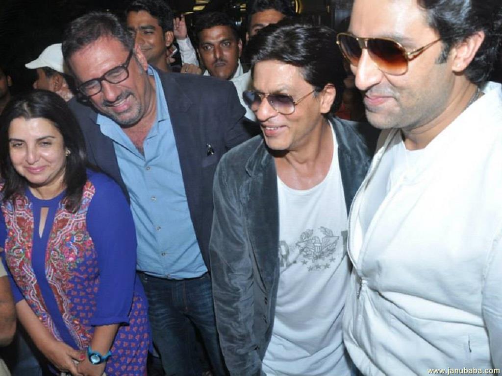 Shahrukh Khan with Farah Khan,Boman Irani and Abhishek Bachchan