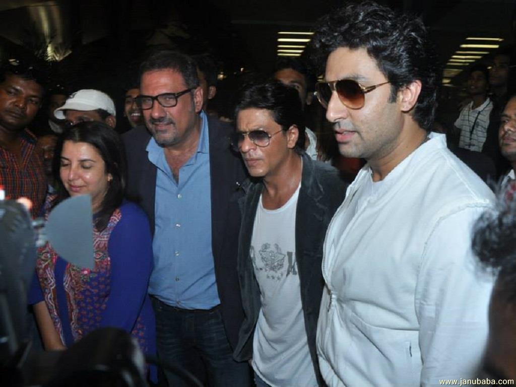 Shahrukh Khan with Farah Khan,Boman Irani and Abhishek Bachchan